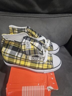 NIB youth Yellow plaid high top sneakers